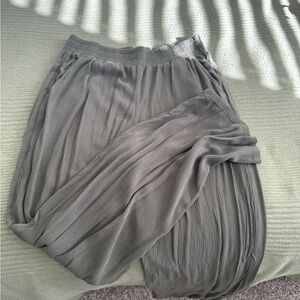 Three Dots Gray Pleated Pants